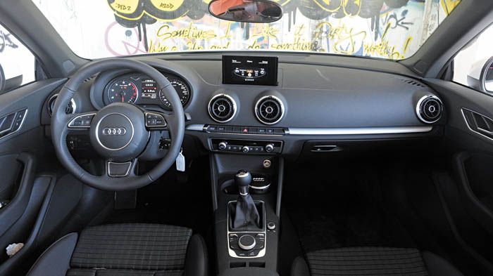 Το φινίρισμα και η προσοχή στην λεπτομέρεια της καμπίνα συνάδουν απόλυτα με τον premium χαρακτήρα του νέου A3 Cabriolet.